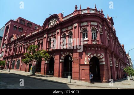 Colombo, Sri Lanka, 16/02/2014: dimora in stile coloniale su una strada della città di Colombo Foto Stock