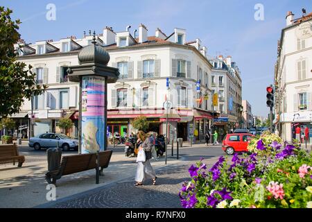 Francia, Val de Marne, Le Perreux sur Marne, Avenue du General de Gaulle Foto Stock