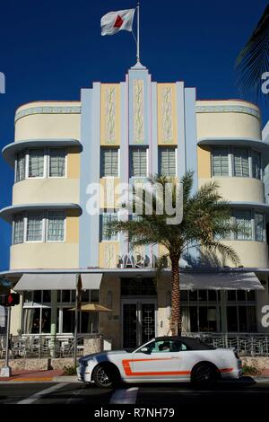 Stati Uniti, Florida, Miami Hotel Marlin e i suoi soleggiati facciata Art Deco, su Collins Avenue, sulla South Beach distretto Foto Stock