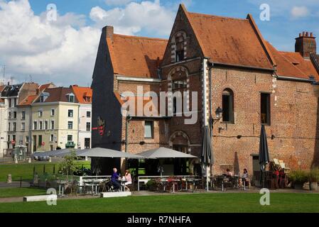 Francia, Nord, Lille, vecchia Lille, giardino della contessa e i suoi palazzi in mattoni rossi Foto Stock