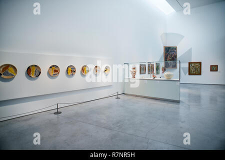 Una galleria espositiva in Es Baluard Art Museum in Palma de Mallorca. Foto Stock