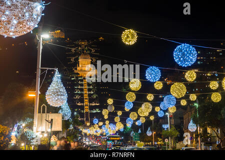 Haifa, Israele - 1 Dicembre 2018 : vacanze ornamenti di luce nella Colonia Tedesca, Haifa, Israele Foto Stock