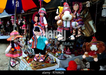 Cuys Dolls - Negozio souvenir - Vecchio Yungay dove un terremoto e frana sepolto 25.000 persone nel 1970 a YUNGAY. Dipartimento di Ancash.PERÙ Foto Stock
