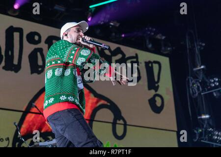 Inglewood, California, Stati Uniti d'America. Il 9 dicembre, 2018. MIKE SHINODA durante il KROQ Absolut quasi acustico Concerto di Natale presso il Forum di Inglewood, California Credit: Daniel DeSlover/ZUMA filo/Alamy Live News Foto Stock