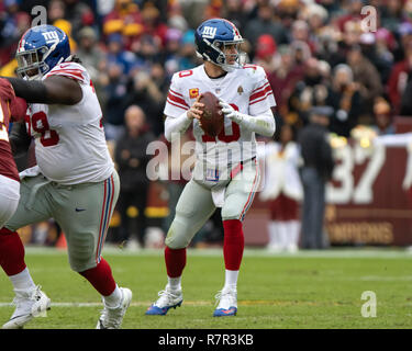 New York Giants quarterback Eli Manning (10) guarda per un ricevitore nel secondo trimestre contro Washington Redskins a FedEx in campo Landover, Maryland, domenica 9 dicembre, 2018. Credito: Ron Sachs/CNP (restrizione: NO New York o New Jersey o giornali quotidiani nel raggio di 75 miglia da New York City) | utilizzo in tutto il mondo Foto Stock