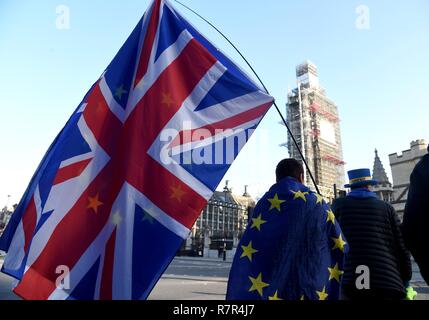 Londra, Regno Unito. 11 dic 2018. Brexit proteste, Westminster, London Il credito: Finnbarr Webster/Alamy Live News Foto Stock