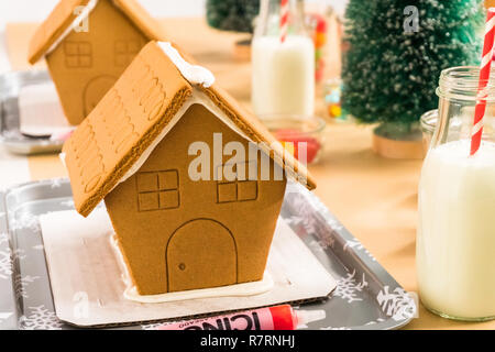Close up Gingerbread case a kids craft festa di Natale. Foto Stock