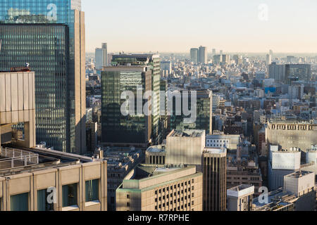 Grattacieli o edifici per uffici nella città di Tokyo Foto Stock