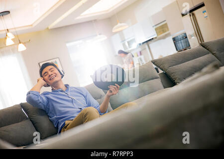 La giovane vita della coppia che occupano la casa Foto Stock