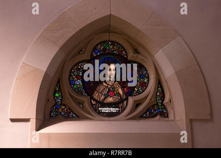 Una finestra di vetro colorato da Harry Clarke, la cattedrale di Santo Stefano, Brisbane, Queensland, Australia Foto Stock