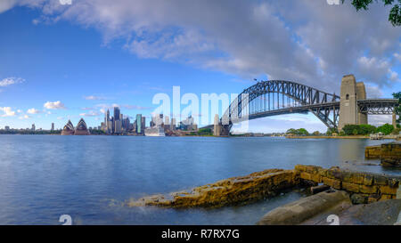 Alba sul Porto di Sydney da Milsons Point, NSW, Australia Foto Stock