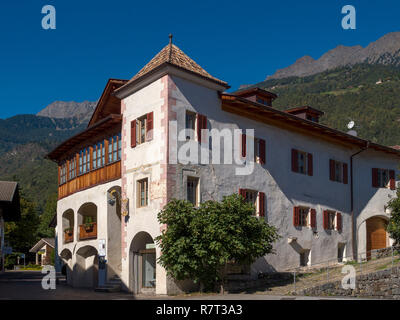 Pub Zur Blauen Traube, Lagundo vicino a Merano, Regione Sud Tyrol-Bolzano, Italia, Europa Foto Stock