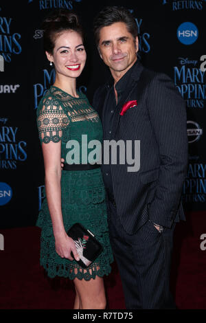 HOLLYWOOD, Los Angeles, CA, Stati Uniti d'America - 29 novembre: Caitlin McHugh, John Stamos presso il Los Angeles Premiere di Disney's 'Mary Poppins restituisce" tenutasi presso l'El Capitan theater su Novembre 29, 2018 a Hollywood e Los Angeles, California, Stati Uniti. (Foto di Image Press Agency) Foto Stock