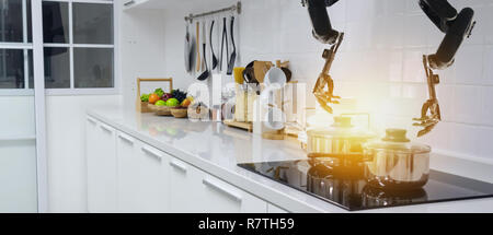 Smart a portata di mano sia abile chef assistente robotico in cucina il concetto di tecnologia, mano di robot riceve un ordine e la cottura della ricetta di programma e può s Foto Stock