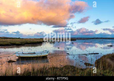 Sunrise over Loughros più Bay, Ardara, County Donegal, Irlanda. Proposta di sito di controverse oyster farm. Foto Stock