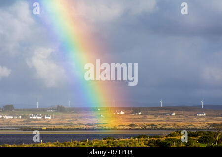 Rainbow su Loughros più Bay, Ardara, County Donegal, Irlanda. Proposta di sito di controverse oyster farm. Foto Stock