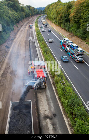 Lavori di sterramento su una grande autostrada costruzione sul sito l'autostrada A52, nei pressi di Essen, Nord Reno-Westfalia, Germania Foto Stock