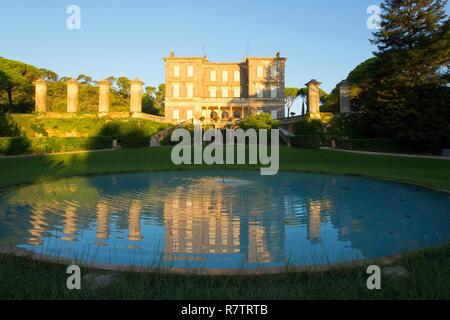 Francia, Var, Dracenie, Vidauban, Astros castello (secolo XIX) e il suo bacino Foto Stock