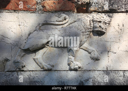 Venetian pietra a rilievo sulla parete esterna della chiesa di San Nicola, monastero bizantino chiesa, Mesopotam, Albania Foto Stock