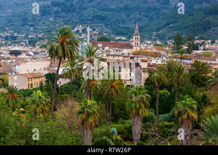 Vista della città di Sóller dal Mirador des Puyol d'En Banya, Mallorca, Maiorca, isole Baleari, Baleari, Spagna, Europa Foto Stock