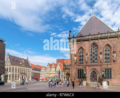 La Marktplatz con il municipio (Rathaus) a destra, Brema, Germania Foto Stock