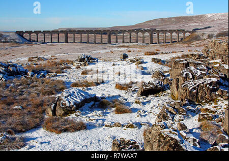 Un freightliner 66 capi su viadotto Ribblehead con un Drax di carbone Killoch servizio sulla S&C. Foto Stock