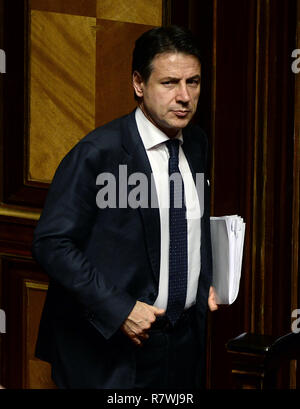 Roma, Italia. 11 dicembre, 2018. Senato politico. Dichiarazione del Primo Ministro Giuseppe Conte sul prossimo Consiglio europeo nel pic Giuseppe Conte Foto Stock