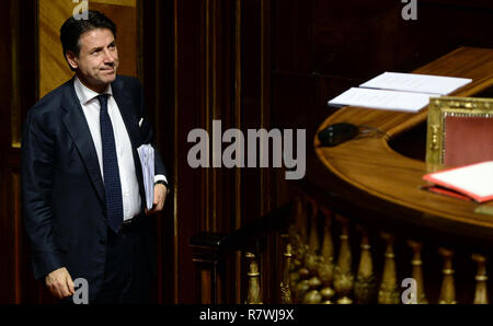 Roma, Italia. 11 dicembre, 2018. Senato politico. Dichiarazione del Primo Ministro Giuseppe Conte sul prossimo Consiglio europeo nel pic Giuseppe Conte Foto Stock