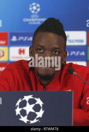 Kiev, Ucraina. Undicesimo Dec, 2018. Lyon's Bertrand Traore durante la conferenza stampa a Hyatt Regency Hotel in Kiev, Ucraina, Dicembre 11, 2018. Match Champions League Gruppo F tra Shakhtar Donetsk e Lione si terrà domani al NSC Olimpiyskiy. Credito: Anatolii Stepanov/ZUMA filo/Alamy Live News Foto Stock