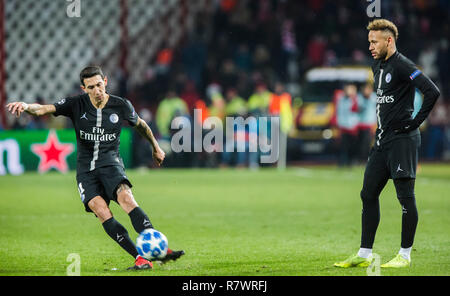 Rajko Mitic Stadium, Belgrado, Serbia. Undicesimo Dec, 2018. Angel di Maria di Parigi Saint-Germain e Neymar di Parigi Saint-Germain eseguire il calcio di punizione mentre Credit: Nikola Krstic/Alamy Live News Foto Stock