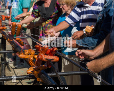 Grillen beim Traubenfest, Vrsac, Vojvojina, Serbien, Europa Foto Stock