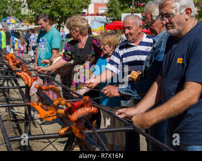 Grillen beim Traubenfest, Vrsac, Vojvojina, Serbien, Europa Foto Stock