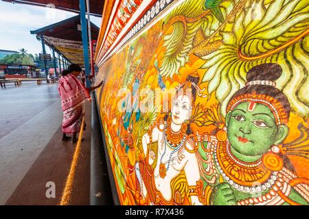 India, stato del Kerala, Guruvayur, luogo di pellegrinaggio in Sri Krishna temple, dipinti ad affresco raffigurante Krishna la vita Foto Stock