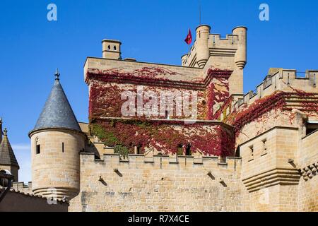 Spagna, Navarra, Pays Basque, Olite, a metà strada borgo, Palazzo Vecchio (Palacio Viejo), detto di Thibault, la fortezza ospita attualmente un Parador Foto Stock