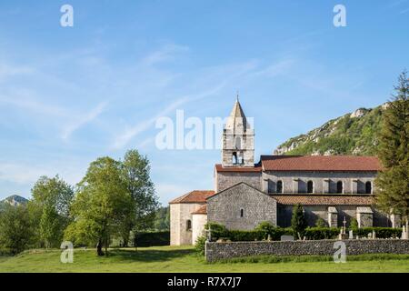 Francia, Drome, riserva naturale regionale del Vercors, abbazia cistercense di Sainte Marie de Leoncel del XI secolo Foto Stock