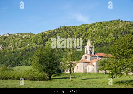 Francia, Drome, riserva naturale regionale del Vercors, abbazia cistercense di Sainte Marie de Leoncel del XI secolo Foto Stock