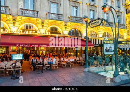 Francia, Parigi, Saint Michel stazione della metropolitana Foto Stock