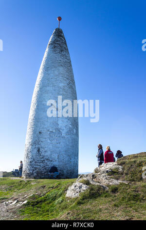 Faro di Baltimora contro il cielo blu chiaro, Baltimore, Cork, Irlanda Foto Stock