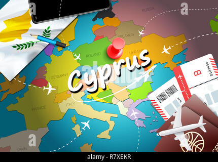 Cipro concetto di viaggio mappa sfondo con piani, biglietti. Visitare Cipro viaggi e turismo il concetto di destinazione. Bandiera di Cipro sulla mappa. Aerei e Voli Foto Stock