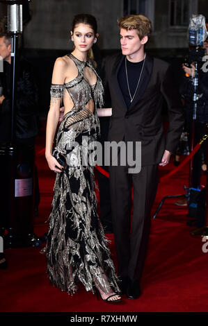 Kaia Giordania Gerber e Presley Gerber frequentando il Fashion Awards in associazione con Swarovski tenutosi presso la Royal Albert Hall, Kensington Gore, Londra. Foto Stock