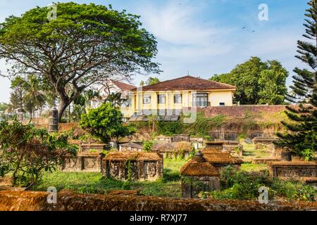 Inde, stato del Kerala, Kochi (o) Cochin, Fort Kochi (ou Fort Cochin) distretto, ex cimitero olandese Foto Stock