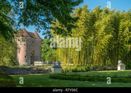 Francia, Cher, Berry, chateau d'Ainay le Vieil castello, Jacques Coeur road Foto Stock