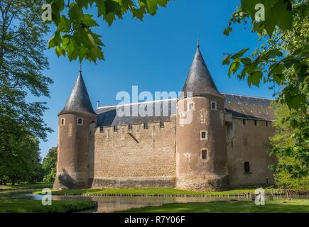 Francia, Cher, Berry, chateau d'Ainay le Vieil castello, Jacques Coeur road Foto Stock