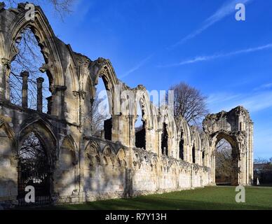 Rovine dell'Abbazia di St. Mary a York Foto Stock