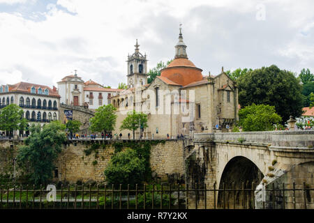 Amarante, Portogallo - 10 Giugno 2018 : Ponte di Sao Goncalo sul fiume Tamega, Distretto di Porto, Portogallo Foto Stock