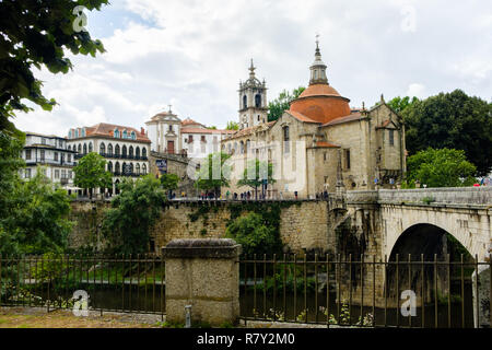 Amarante, Portogallo - 10 Giugno 2018 : Ponte di Sao Goncalo sul fiume Tamega, Distretto di Porto, Portogallo Foto Stock