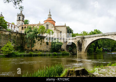 Amarante, Portogallo - 10 Giugno 2018 : Ponte di Sao Goncalo sul fiume Tamega, Distretto di Porto, Portogallo Foto Stock