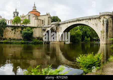 Amarante, Portogallo - 10 Giugno 2018 : Ponte di Sao Goncalo sul fiume Tamega, Distretto di Porto, Portogallo Foto Stock
