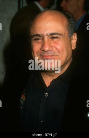 WESTWOOD, CA - MARZO 30: Attore Danny DeVito assiste il 'Jack l'Orso' Premiere su Marzo 30, 1993 al Mann National Theatre di Westwood, California. Foto di Barry re/Alamy Stock Photo Foto Stock