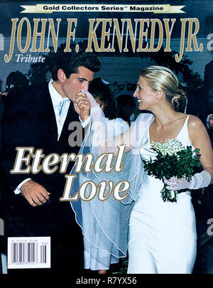 Oro serie di collettore rivista con foto di copertina di John F. Kennedy Jr. e Carolyn Bessette wedding. St Paul Minnesota MN USA Foto Stock